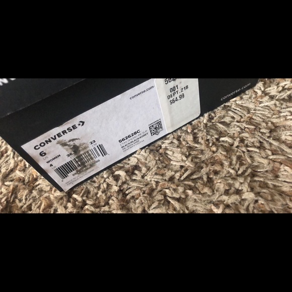 Woman’s All star converse size 6 - Picture 3 of 4